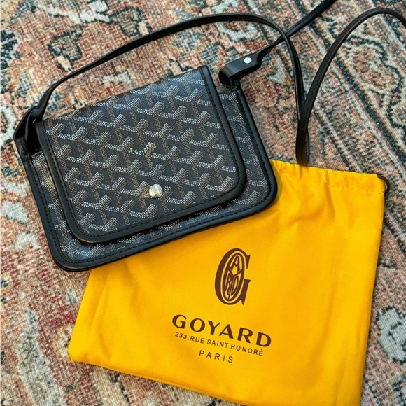 Dupe Black Crossbody Bag 🖤 - Picture 4 of 13